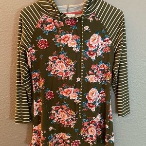 Derek Heart long sleeved hooded top, size M